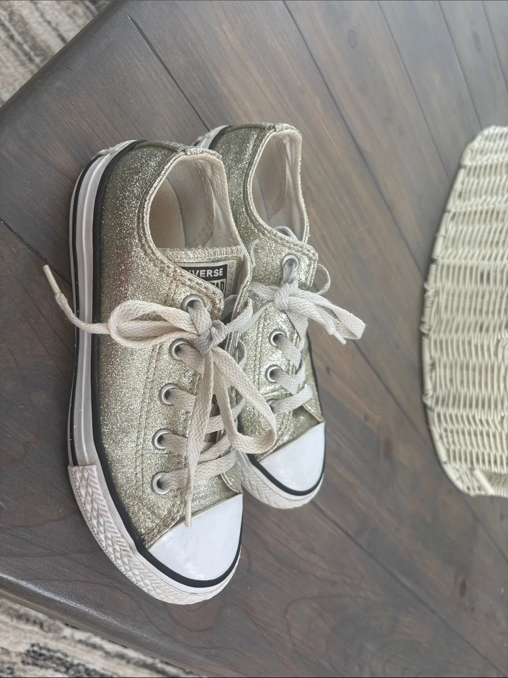 Girls size 1 preloved Converse Kids Gold Glitter Low Top Sneakers